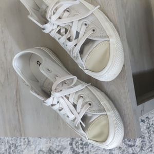 Men's  gray leather converse